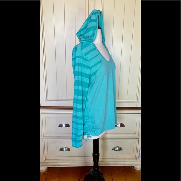 ☀️Mountain Hardwear Long Sleeve Hoodie Tee☀️NWOT☀️ - Picture 1 of 11